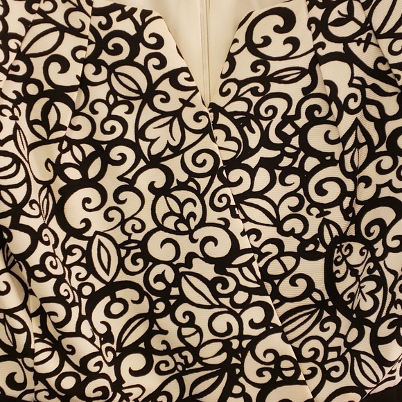 Addition Elle Dress - Picture 2 of 3